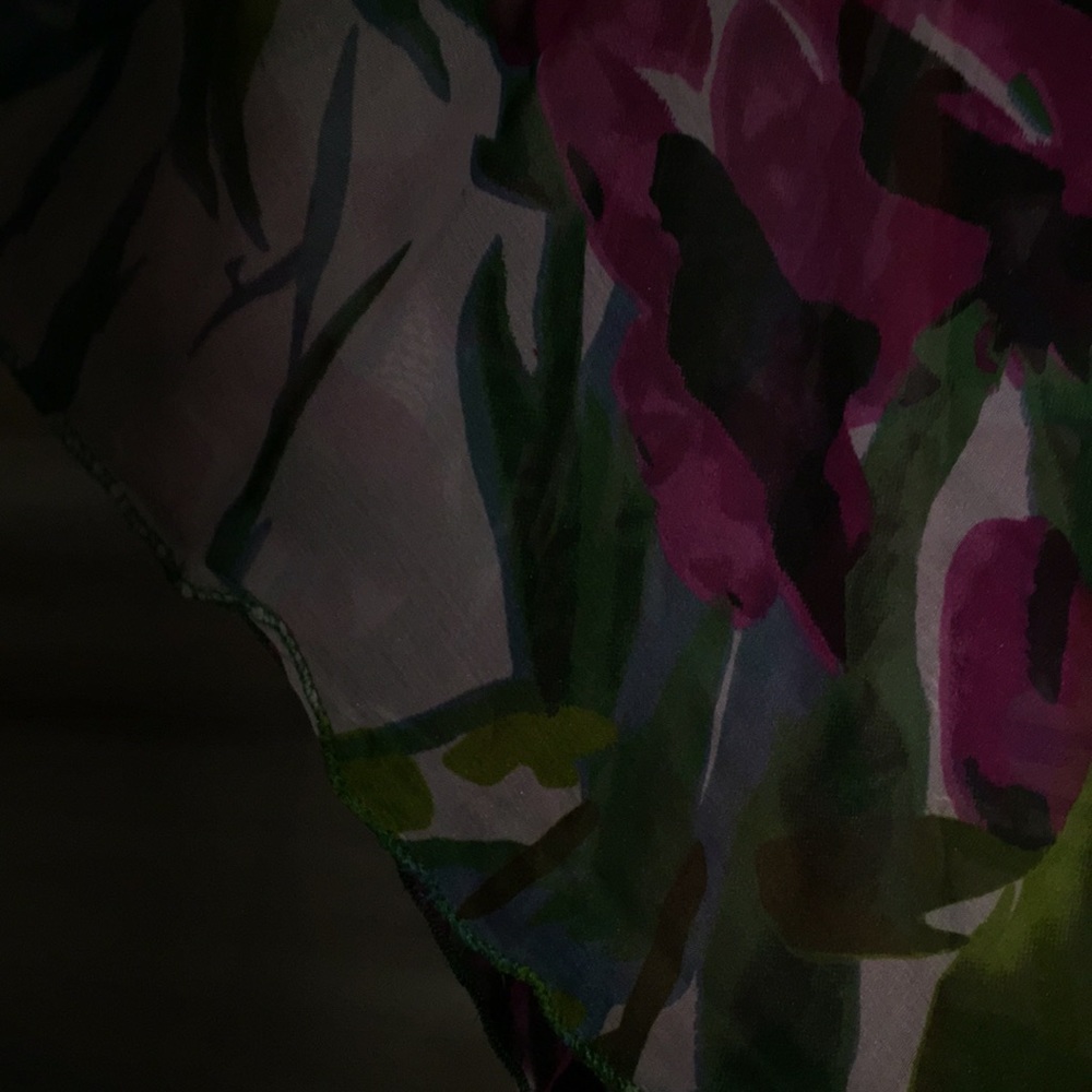 Beautiful Floral Top - Picture 3 of 3